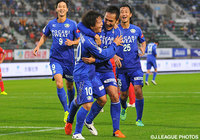 今季初ゴールとなる追加点を決めた大﨑　淳矢（徳島）【明治安田Ｊ２ 第41節 徳島vs熊本】（2/3）