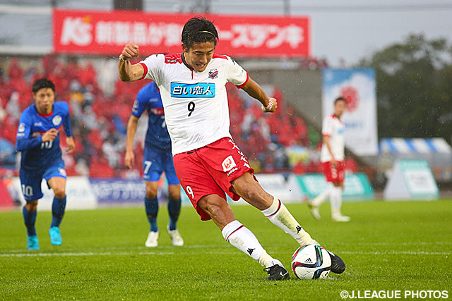 PKで2試合連続ゴールを奪った都倉　賢（札幌）【明治安田Ｊ２ 第41節 水戸vs札幌】（1/3）