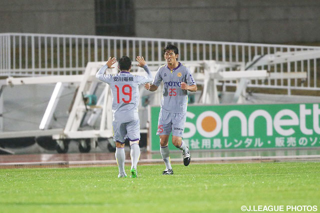 小松　塁の5試合連続、今季18点目のゴールで逆転した北九州【明治安田Ｊ２ 第41節 群馬vs北九州】（3/3）
