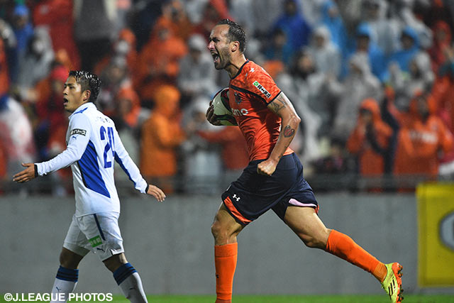 ムルジャが執念の同点ゴールを押し込み、試合を振り出しに戻した大宮【明治安田Ｊ２ 第41節 大宮vs大分】（4/9）