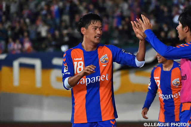 自身のＪ２通算250試合目となる一戦で先制点を挙げた佐藤 洸一（長崎）【明治安田Ｊ２ 第41節 長崎vsＣ大阪】（1/3）