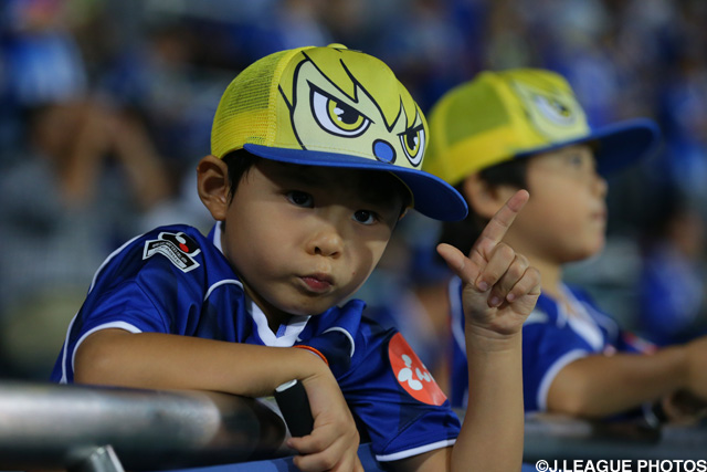 ディーオの帽子を被った山形のちびっこサポーター