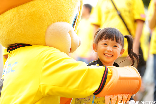 レイくんに会いにっこり笑顔のキッズ柏サポーター