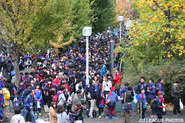 チャンピオンシップ出場へ向けて負けられない一戦に駆け付けたFC東京ファン・サポーター【明治安田Ｊ１ 2nd 第17節 FC東京vs鳥栖】（2/15）