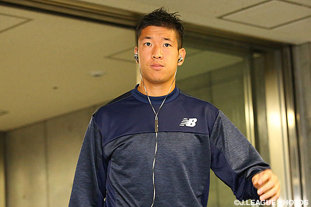 引き締まった表情で会場入りする林　彰洋（鳥栖）【明治安田Ｊ１ 2nd 第17節 FC東京vs鳥栖】（4/15）
