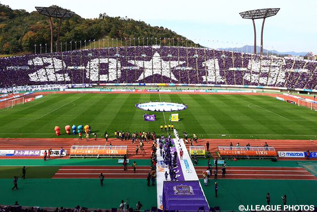 選手入場時にスタンドに浮かび上がったコレオグラフィ―【明治安田Ｊ１ 2nd 第17節 広島vs湘南】（5/15）