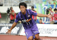 Ｊ１通算最多タイとなる157得点目を決めた佐藤　寿人（広島）【明治安田Ｊ１ 2nd 第17節 広島vs湘南】（11/15）