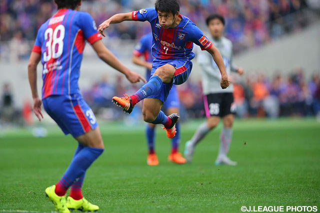 積極的にシュートを狙った米本　拓司（FC東京）【明治安田Ｊ１ 2nd 第17節 FC東京vs鳥栖】（8/15）