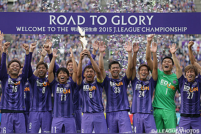 歓喜の瞬間を迎える広島【明治安田Ｊ１ 2nd 第17節 広島vs湘南】【明治安田Ｊ１ 2nd 優勝セレモニー】（2/11）