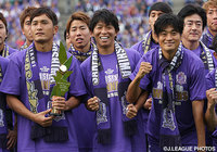 Ｊ１通算最多タイとなる157得点目を決め、優勝に貢献した佐藤　寿人（広島）【明治安田Ｊ１ 2nd 第17節 広島vs湘南】 【明治安田Ｊ１ 2nd 優勝セレモニー】（3/11）