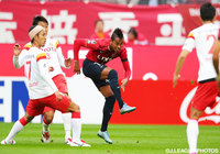 巧みなドリブルからシュートを放ったカイオ（鹿島）【明治安田Ｊ１ 2nd 第17節 鹿島vs名古屋】（1/5）