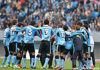 リーグ戦4試合ぶりの勝利を喜び合う川崎Ｆの選手たち【明治安田Ｊ１ 2nd 第17節 川崎Ｆvs仙台】（5/5）