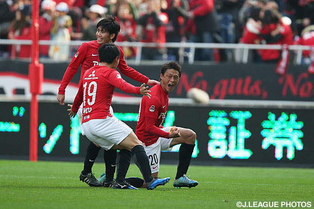 先制点からわずか7分後に追加点を挙げた李　忠成（浦和）【明治安田Ｊ１ 2nd 第17節 浦和vs神戸】（2/5）