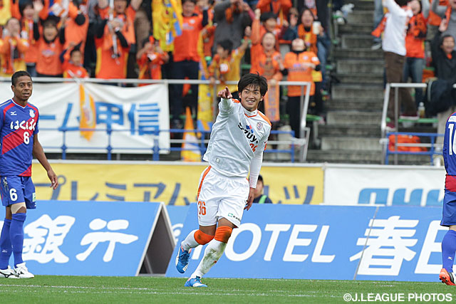 豪快にリーグ戦初ゴールを決めた北川　航也（清水）【明治安田Ｊ１ 2nd 第17節 甲府vs清水】（2/5）