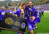 広島の2ndステージ優勝に大きく貢献した柏　好文とミキッチ【明治安田Ｊ１ 2nd 第17節 広島vs湘南】【明治安田Ｊ１ 2nd 優勝セレモニー】（9/11）