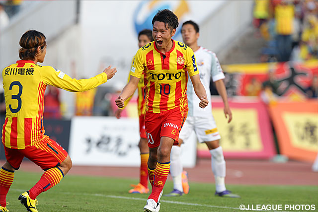 貴重な追加点をきめた小手川　宏基（北九州）【明治安田Ｊ２ 第42節 北九州vs長崎】（2/3）