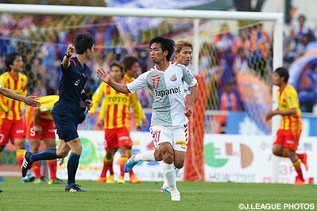 反撃の一撃を決めた古部　健太（長崎）【明治安田Ｊ２ 第42節 北九州vs長崎】（3/3）