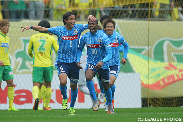 4戦負けなしの勢いそのままに9分に先制点を決めたエブソン（讃岐）【明治安田Ｊ２ 第42節 千葉vs讃岐】（1/3）