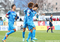 秋田の先制点を決めた熊谷　達也（#8）と追加点の 前山　恭平（#7）【明治安田Ｊ３ 第39節 秋田vs相模原】（1/2）