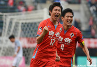 CKから先制ゴールとなる今季リーグ戦12点目を決めた齊藤　和樹（熊本 #17）【明治安田Ｊ２ 第42節 熊本vs岡山】（1/3）