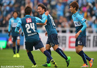 豪快なミドルシュートで決勝点を決めた寺田　紳一（横浜FC #10）【明治安田Ｊ２ 第42節 横浜FCvs群馬】（1/3）