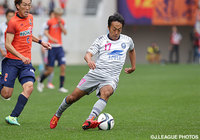 鋭いドリブルでチャンスメイクをする鈴木　崇文（町田）【明治安田Ｊ３ 第39節 長野vs町田】（2/10）