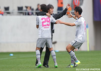 同点弾をアシストし、相馬　直樹監督の元へ駆け寄る森村　昂太（町田）【明治安田Ｊ３ 第39節 長野vs町田】（8/10）