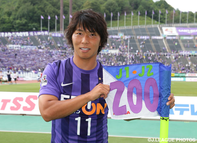 1st 16節の山形戦で前人未到のＪ１・Ｊ２通算200得点を達成した（2015年6月21日）【佐藤　寿人 158の軌跡】