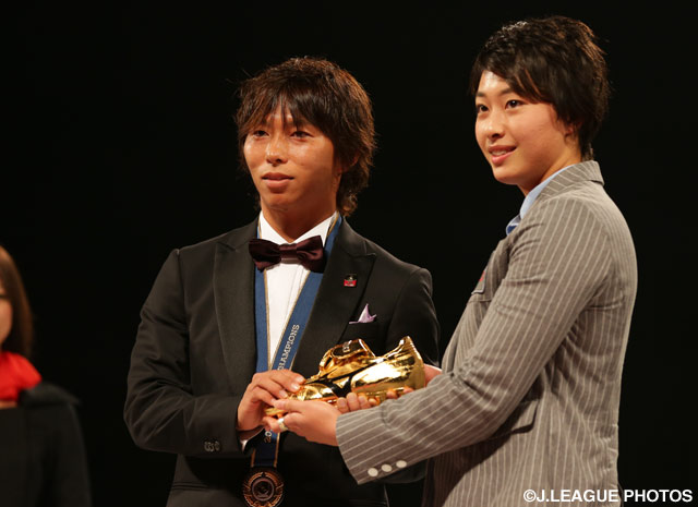 クラブに初タイトルをもたらした12年は、22ゴールを挙げ自身初の得点王に（2012年12月3日）【佐藤　寿人 158の軌跡】