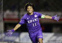 5節のＧ大阪戦で2ゴールを挙げ、Ｊ１通算100得点に到達（2012年4月7日）【佐藤　寿人 158の軌跡】