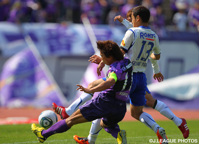 震災でリーグ戦が中断した11年。再開初戦となったＧ大阪戦で見事にゴールを決めた（2011年4月24日）【佐藤　寿人 158の軌跡】