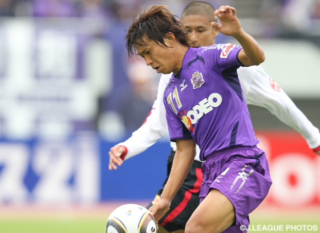 10年は負傷離脱したものの2桁得点を記録。復帰戦となった浦和戦でも結果（2010年11月7日）【佐藤　寿人 158の軌跡】