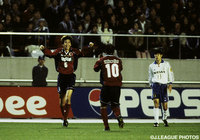 試合を決定づける3点目を決めた中田浩（第2戦）【王者の系譜 2000年 鹿島】