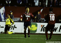 横浜FMを突き放す2点目を挙げた名良橋（第2戦）【王者の系譜 2000年 鹿島】