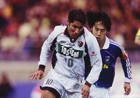 ＣＳの戦い方を知るビスマルクの前に、横浜FM守備陣が立ちはだかる（第1戦）【王者の系譜 2000年 鹿島】