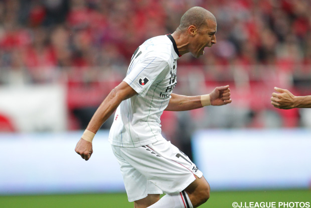 先制ゴールを奪ったジョルジワグネルが歓喜を爆発させる【王者の系譜 2011年 柏】