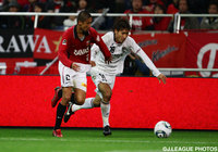 パワフルな突破で浦和守備陣を翻弄する田中【王者の系譜 2011年 柏】