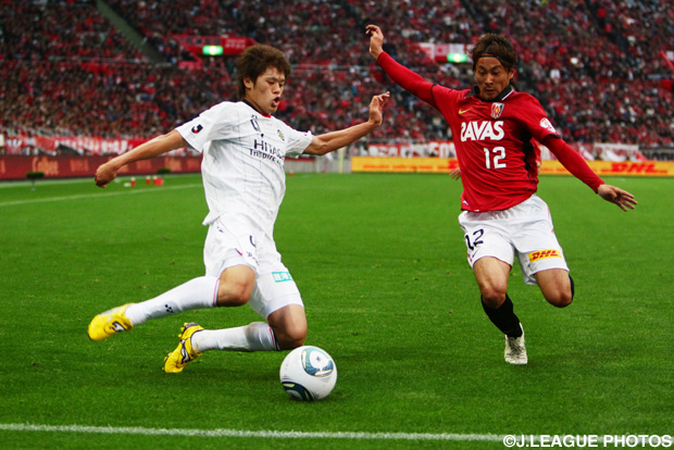 右SBの酒井は得意の攻撃参加で活性化【王者の系譜 2011年 柏】