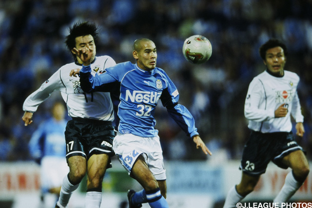 中山と強力な2トップの一角を担った高原【王者の系譜 2002年 磐田】