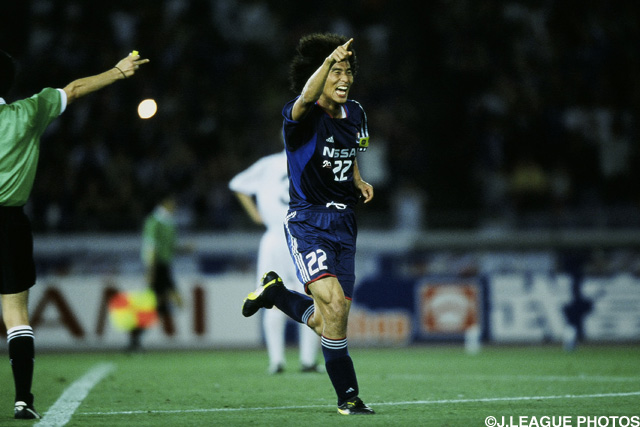 優勝をたぐり寄せる2得点を挙げた中澤【王者の系譜 2003年 横浜FM】