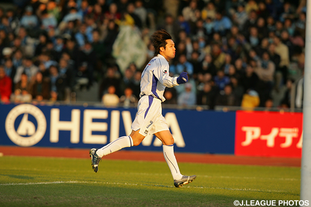 ゴールを決め歓喜する遠藤【王者の系譜 2005年 Ｇ大阪】