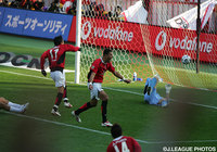 ワシントンは2得点を挙げてチームを勝利に導いた。【王者の系譜 2006年 浦和】