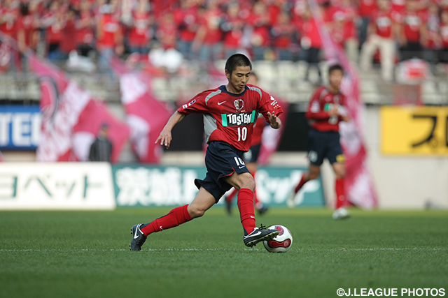 豪快なミドルシュートで得点を決め勝利に貢献した本山。【王者の系譜 2007年 鹿島】