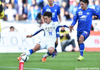 正確なキックでFKから先制点を演出した松本　昌也（大分）【Ｊ２・Ｊ３入れ替え戦 第1戦 町田vs大分】（7/15）