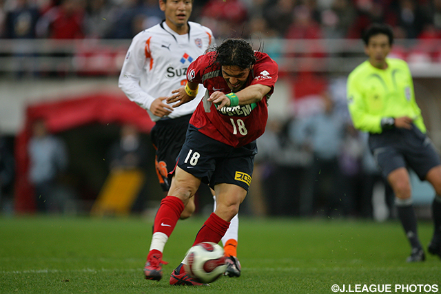 勝利を決定づける3点目を決めたマルキーニョス。【王者の系譜 2007年 鹿島】