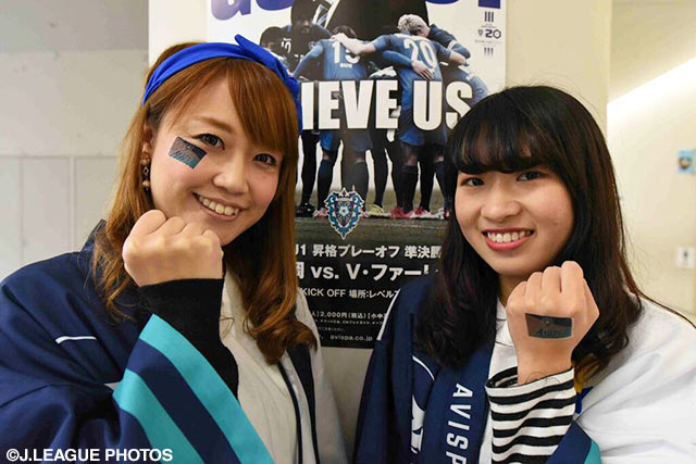 運命の一戦の応援に駆け付けた福岡ファン・サポーター【Ｊ１昇格プレーオフ 準決勝 福岡vs長崎】（1/15）