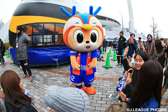 決戦の地、福岡に馳せ参じた長崎のヴィヴィくん【Ｊ１昇格プレーオフ 準決勝 福岡vs長崎】（2/15）