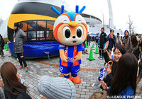 決戦の地、福岡に馳せ参じた長崎のヴィヴィくん【Ｊ１昇格プレーオフ 準決勝 福岡vs長崎】（2/15）