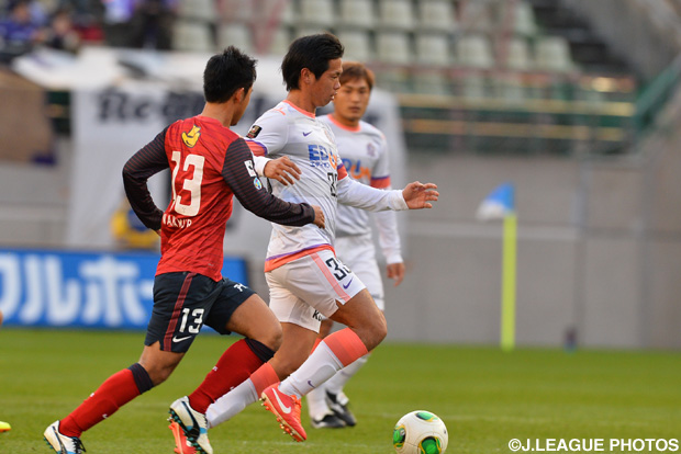 果敢なオーバーラップで攻撃に厚みをつけた塩谷【王者の系譜 2013年 広島】