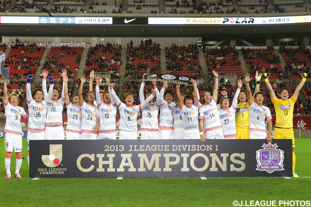 残り2試合で勝点5差をひっくり返し見事に2連覇を達成した【王者の系譜 2013年 広島】